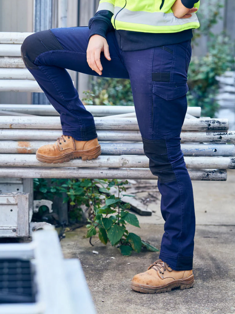 WOMEN'S FLX & MOVE™ CARGO TROUSERS