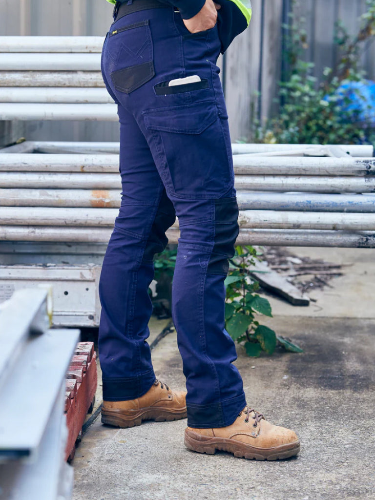 WOMEN'S FLX & MOVE™ CARGO TROUSERS